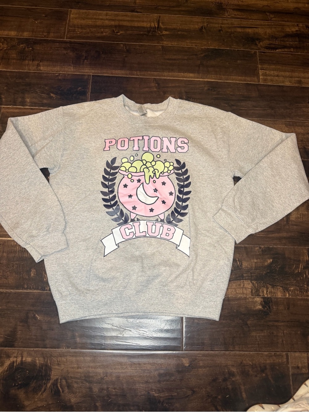Women / Tops & Blouses / Sweatshirts & Hoodies (or Unisex)